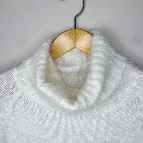 Goldie Fuzzy Soft Cream Chenille Turtleneck Sweater Size S/M Winter Cozy Classic