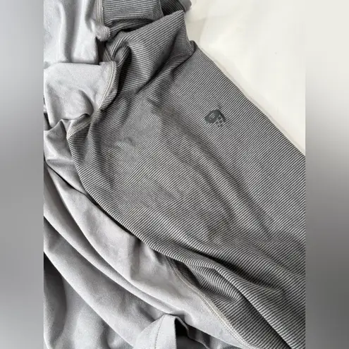 Mountain Hardwear WickQ 1/4 Zip Pullover Size M Gray Stretch Activewear Running