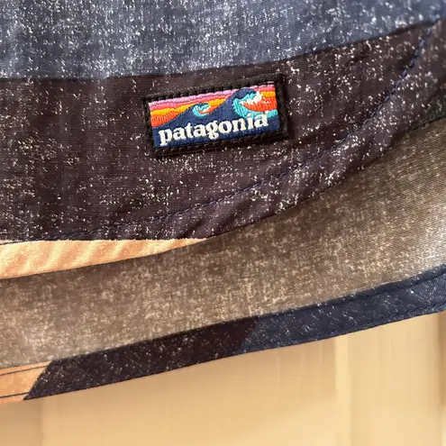 Patagonia Wavefarer Boardshorts 4” Size 8 Fitz Stripe Texture Tidepool Blue thumbnail 3