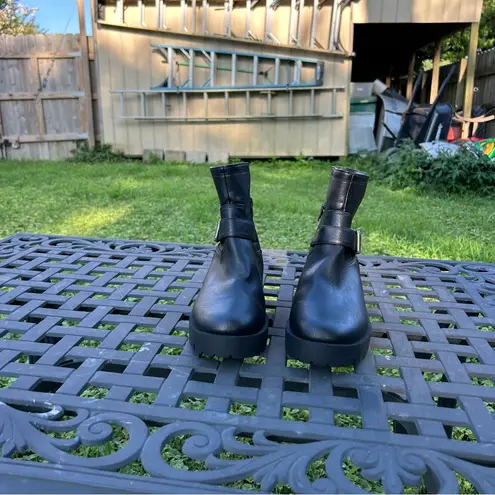 Zodiac Womens Miller Black Leather Lug Sole Ankle Booties Shoes size 9