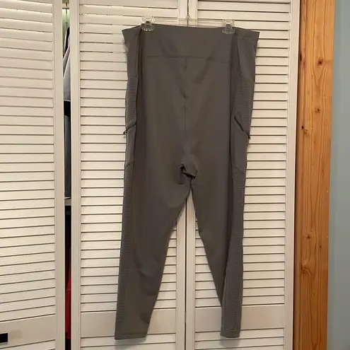 Old Navy  active maternity XXL leggings