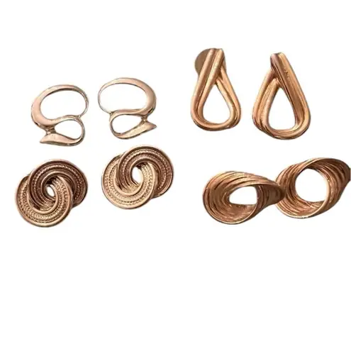 4āpair of gold coloredāearrings Swirly & sophisticatedāEVC