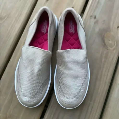 Ultra lightweight loafers NEW 🌸 Tan Size 7