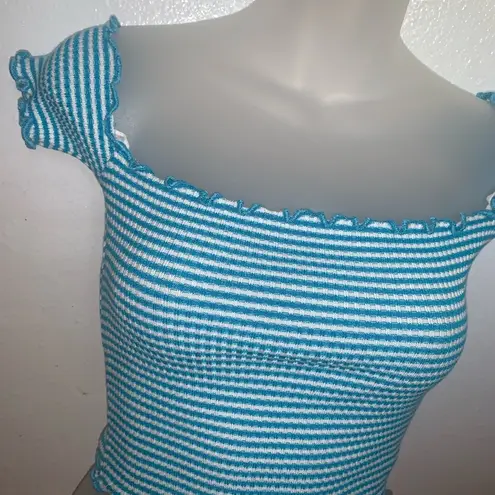 Debut off the shoulder crop top