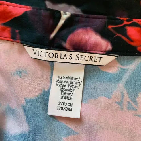 Victoria's Secret ‎ Floral Satin Long Sleeve Button Down Pajama Shirt Black Red S