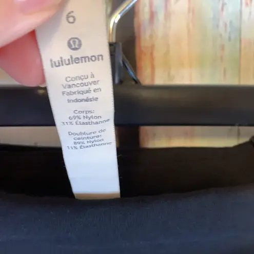 Lululemon 🚫SOLD🚫 Black Capri Leggings Size 6 - Image 3