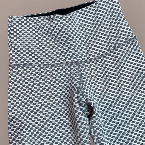 Strut This Women's Strut Core Black and White Patterned Leggings One Size Size undefined - Image 3