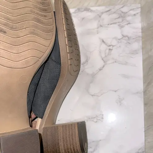 Sophia Milano size 10 leather block heel sandals