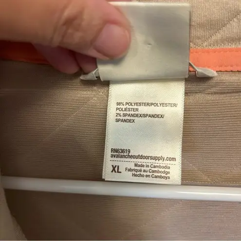 Avalanche Outdoor Supply Co ladies cream quilted 1/4 zip pullover size XL