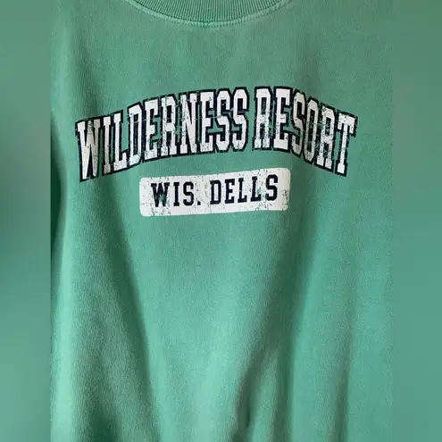 Vintage Wilderness Resort Crewneck Sweatshirt. Unisex. Adult size S. EUC