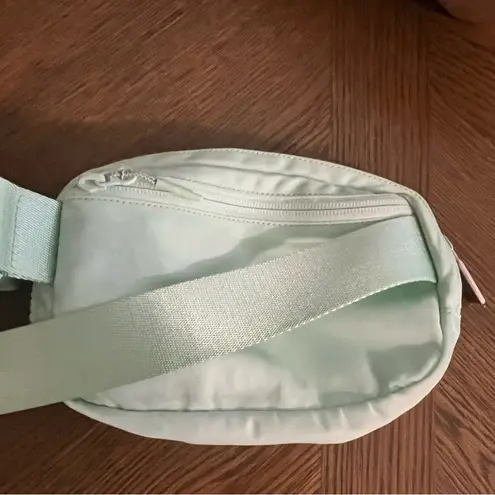 Lululemon  Everywhere Belt Bag *1L Mint Moment - Image 11