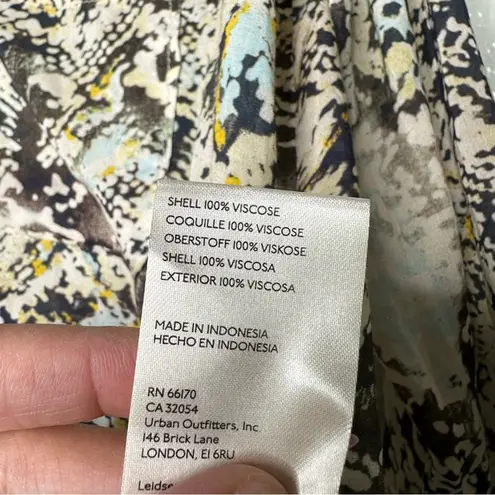 Pilcro Women's Snakeskin Button Down Tunic Blouse Long Sleeve size XXS Black