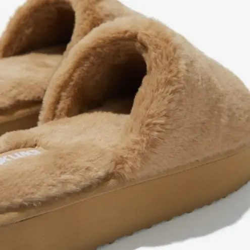Muklucks Muk Luks Tan Faux Fur Slides