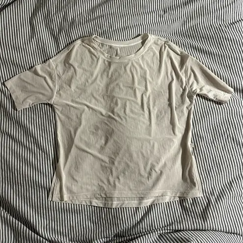 Lululemon  mesh cream Tee Shirt