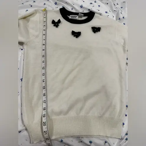 Women’s Small Cream Pullover Sweater w/ Black Bows & Jeweled Appliqué.