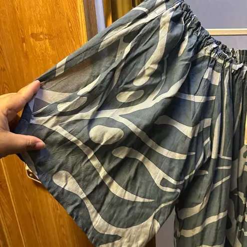 Green and White Ruffled Short Sleeve dress Size undefined