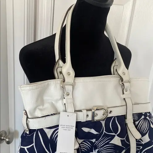 Emilie M NWT Floral Navy and White Shoulder Bag. Blue