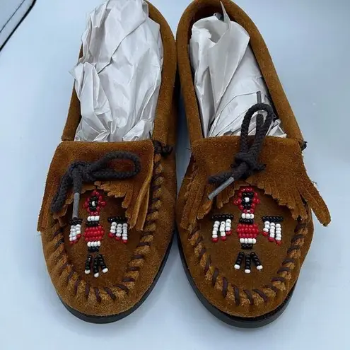 Minnetonka  moccasin size 6.5 Thunderbird beaded toes