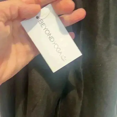 Beyond Yoga black pocket infinity scarf. NWT!