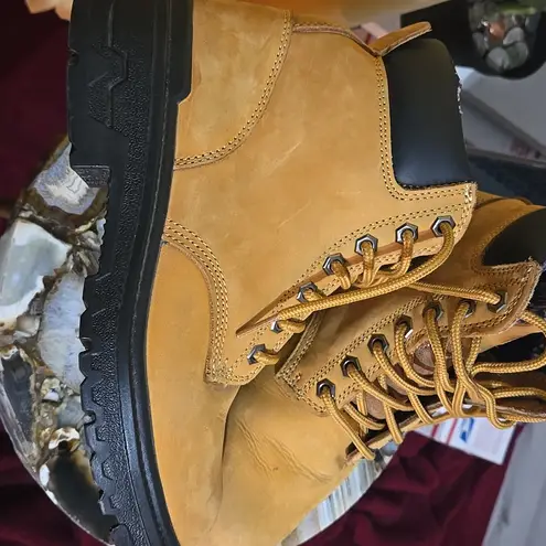 has a safety helmet Brand Acton. Tan Size 7