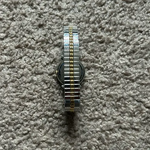 Willow Bay women’s vintage two tone bangle bracelet watch one‎ size stretches Gold - Image 4