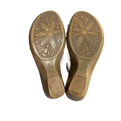 90's y2k vtg. bronze leather embellished wedge ONEX sandals heels size 9 1/2. Brown