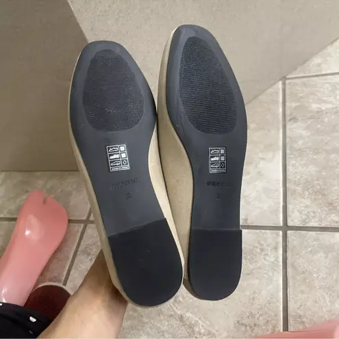 We Wore What loafer shoes taupe size 38/usa 8
Slip on beige comfort women’s