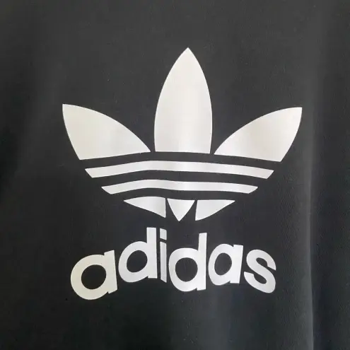 Adidas EUC |  women’s black & white crewneck — size 8‎