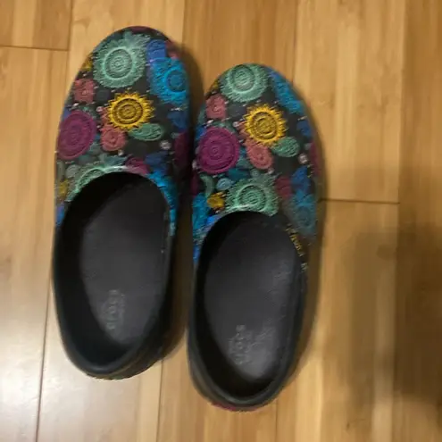 Crocs  Women’s Size 9 Neria Pro ll Work Shoes Black Paisley Slip Resistant Nurse