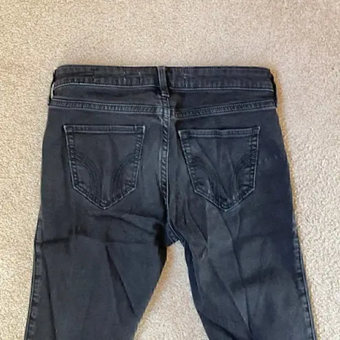 Hollister ⭐️  black low rise jean jeggings in size 3R or 26 waist and 28 length