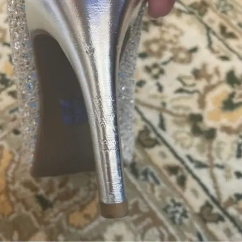 Audrey Brooke  Silver Metallic Peep Toe Platform Heel Cocktail Wedding Night Out