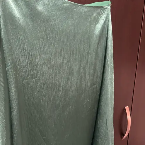 ✨ Michael Costello x REVOLVE Barbara Mini Dress ✨
Size S • Emerald • NWT Green