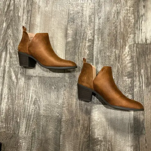 Journee Collection Tan Ankle Booties Size 7