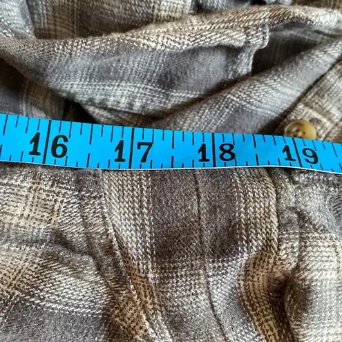 Duluth Plaid Flannel Button Down Long Sleeve Grey Gray Cream Plaid Vented Hem Size XS
