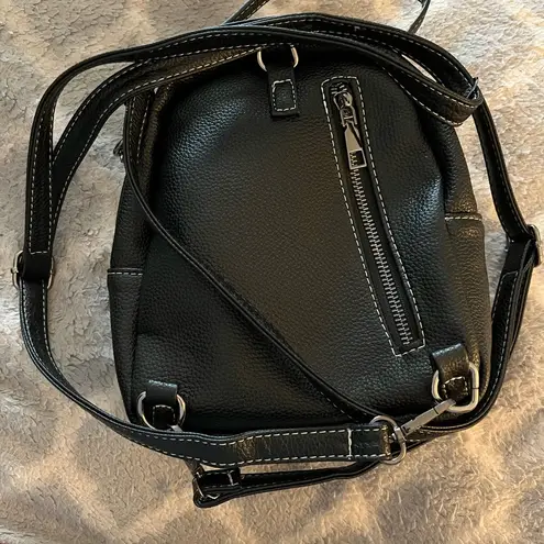 Sleek Black Leather Backpack with Adjustable Strap