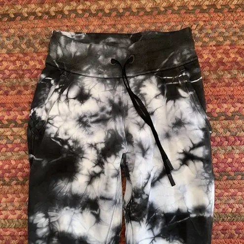 Lululemon NWOT  GREY TIE DYE JOGGER SWEATPANTS