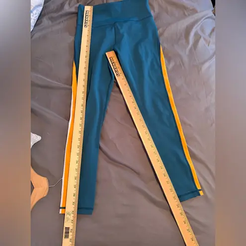 Zyia Active Janis Light n Tight High Rise 7/8 Blue Stripe Leggings size 4