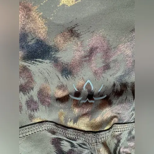 Beyond Yoga Leopard PowerShine High Waisted Midi Legging Size Small