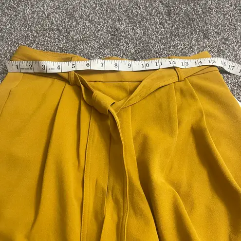 Anne Klein Nwt  Marigold Belt Dress Shorts Size Small