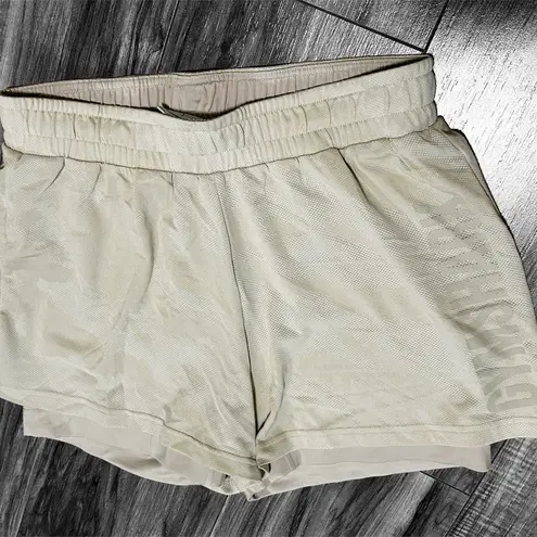 Gymshark  Shorts Womens Size Large Pockets Stretch Cream Yellow