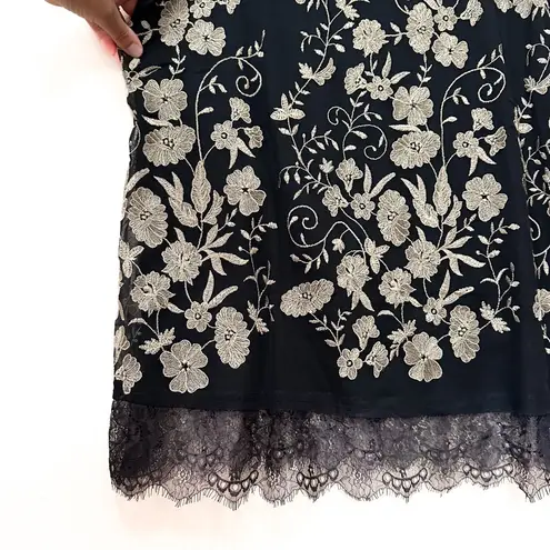 LOGO By Lori Goldstein LOGO LAVISH by Lori Goldstein embroidered tank with eyelash lace trim