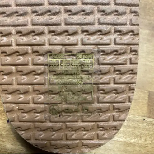 Billabong  Tan and White Sandals 10