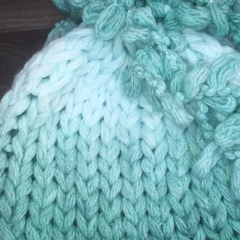 New Handcrafted Chunky Knit Ombré Scarf and Beanie Winter Accessory Set