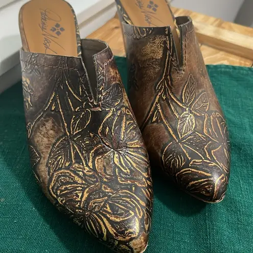 Patricia Nash Mules/clogs Ruffina Bronze Florals