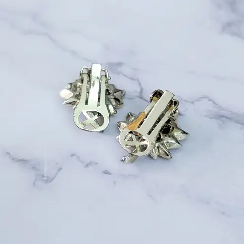 Vintage Clip On Earrings Light Shade of Gold Tone & Clear Gem