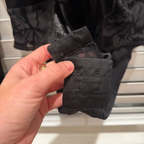 Ganni Black Velvet Sexy Dark Floral Plunge Long Sleeve Bodysuit Size 36 M US 6