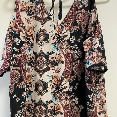 Liberty Love  blouse w shoulder cutouts sz XL