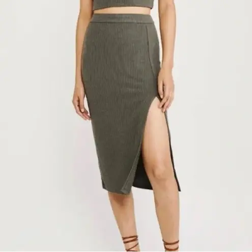 Abercrombie & Fitch  Ribbed Knit Midi Skirt Size XSP in Green