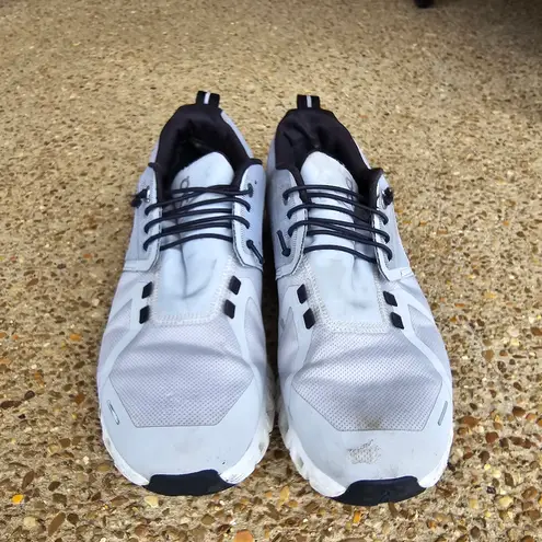 On Cloud 5 Waterproof Women Size 10 Running Shoes Gray Black Activewear Walking