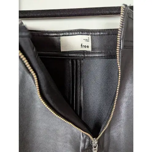 Aritzia  Wilfred Free roxanne faux leather mini skirt size 6